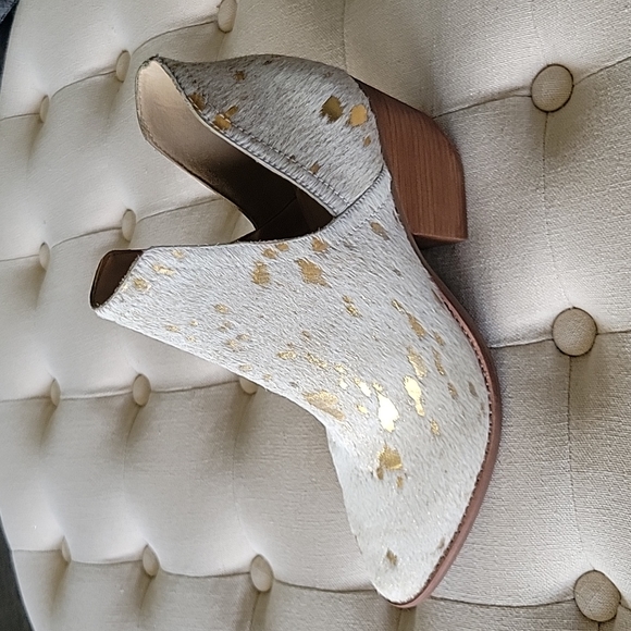 Boots - Picture 4 of 6